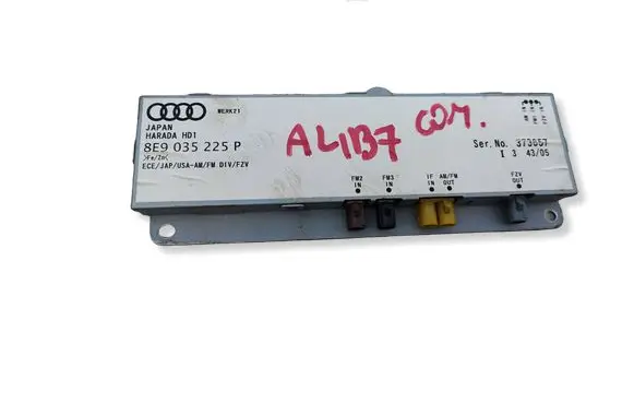 Audi A4 S4 B7 8E 8H Aerial antenna amplifier 8E9035225P