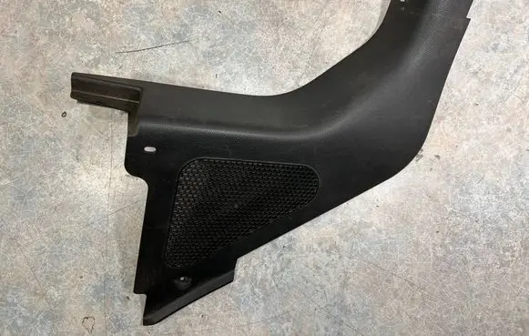 Foot area side trim