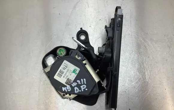 Mercedes-Benz E W211 Front seatbelt 605369000 008L000