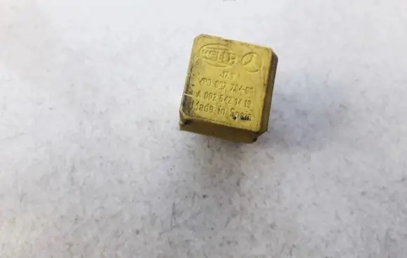 Mercedes-Benz Vito Viano W639 Other relay A0025421419 4RA007794-00