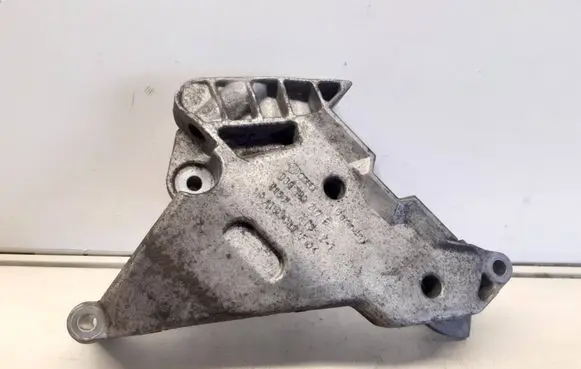 Volkswagen Golf V Engine mounting bracket 03G199207E