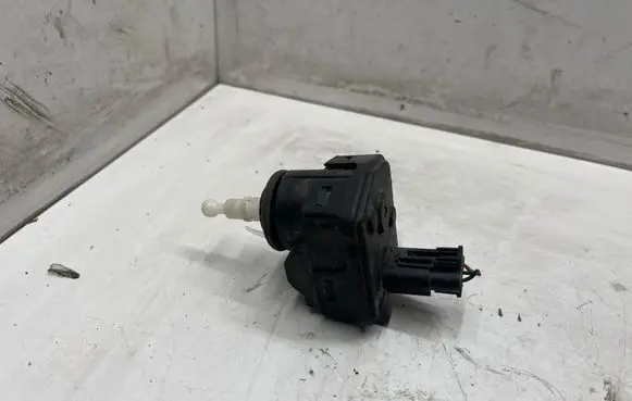 Volvo S40, V40 Headlight level adjustment motor 00728232