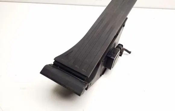 Mercedes-Benz E W212 Accelerator throttle pedal A4513000000