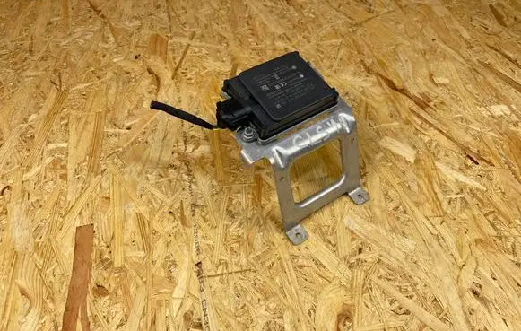 Mercedes-Benz C W205 Distronic sensor radar A0009007913 A2576200600