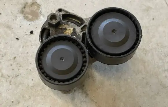 BMW X1 E84 Generator/alternator belt tensioner 7810807
