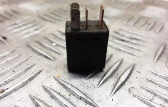 Mitsubishi Colt CZ3 Other relay 95338211 V23075