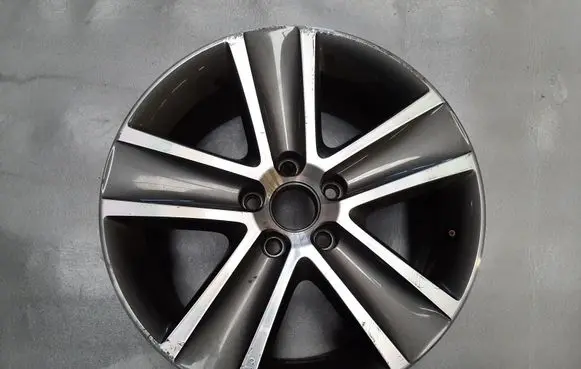 Volkswagen Golf Plus R17 alloy rim 5M0601025A