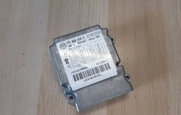 Volkswagen Touran II Airbag control unit/module 1T0909605E