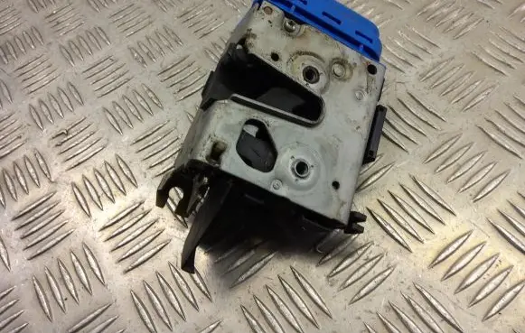 Audi A3 S3 8L Rear door lock 8D0839016A