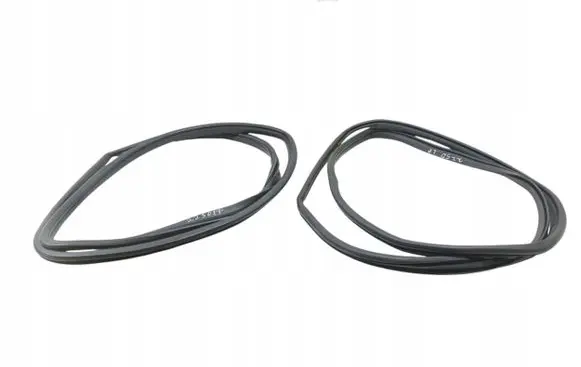 Toyota Auris 150 Rubber seal front door (on door) 