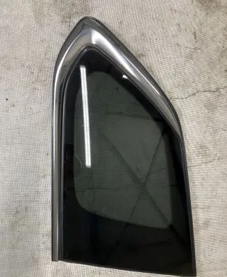 Mitsubishi Outlander Rear side window