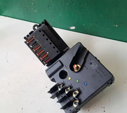 Mercedes-Benz E W211 Fuse module A2115461141 114124 M2202