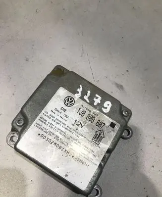 Volkswagen PASSAT B5 Airbag control unit/module 1J0909607