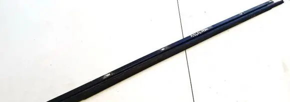 Volkswagen Golf V Front door glass trim molding 