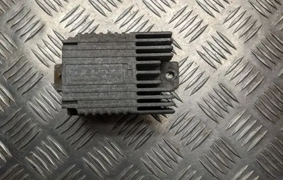 Mercedes-Benz A W168 Coolant fan relay A0275458032 E5001004 8032ESG300