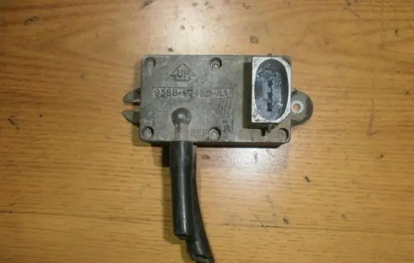 Ford Mondeo MK I Air pressure sensor 93bb9j460aa