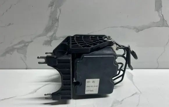 Mercedes-Benz A W176 ABS Pump A0004312000