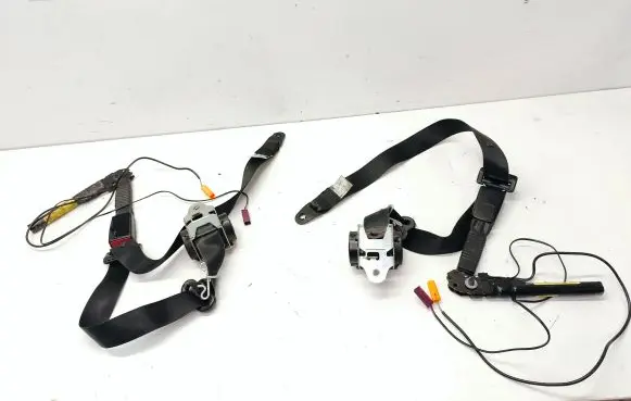 Ford Kuga I Front seatbelt 8V41S61295AD 8V41S61294AD 610116600B