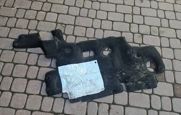 Opel Vivaro Other engine bay part 679006168R 93868427