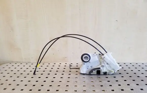 Subaru XV Front door lock
