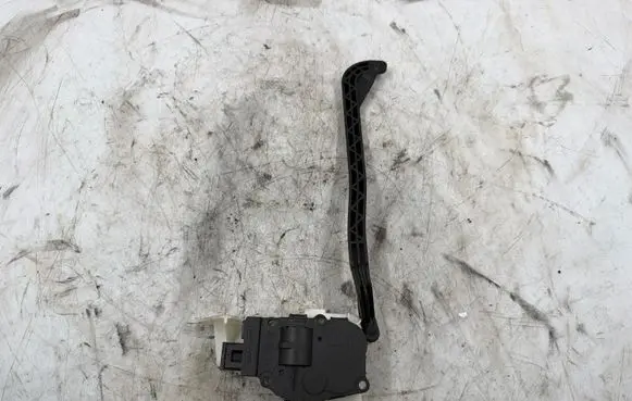 Audi A4 S4 B8 8K Air flap motor/actuator 412650750