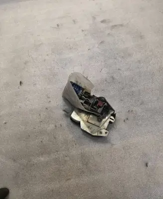 BMW 5 E34 Rear door lock 40620721 835301