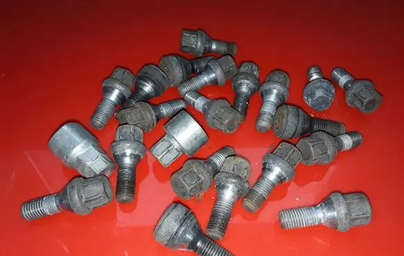 Nissan Qashqai Nuts/bolts NOCODE