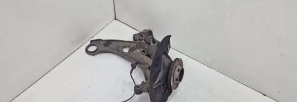Peugeot 5008 II Front wheel hub spindle knuckle 9825606280