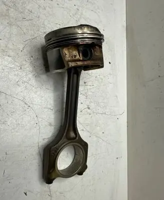 Peugeot 208 Piston with connecting rod
