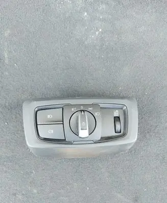 BMW 2 F46 Light switch 6824888