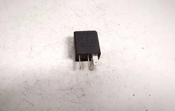Opel Zafira A Other relay 24432680