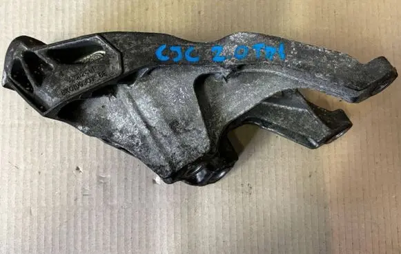 Audi A4 S4 B8 8K Engine mounting bracket 8K0199307BE
