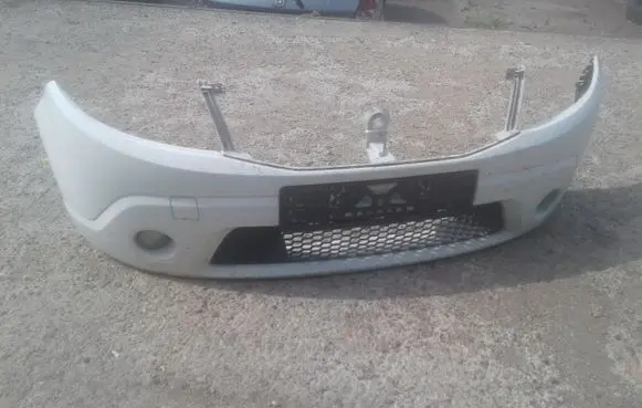 Dacia Sandero Front bumper 8200526596