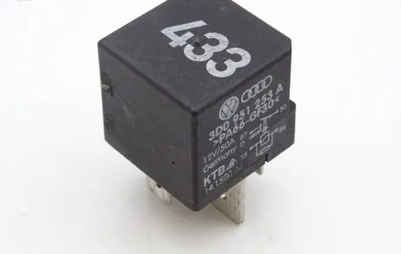 Volkswagen PASSAT B6 Other relay 3D0951253A