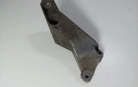 Audi A4 S4 B7 8E 8H Engine mounting bracket 8E0199307A