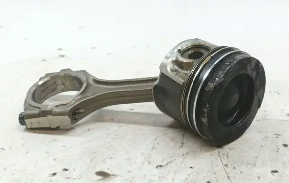 Toyota Avensis T250 Piston with connecting rod 86L78
