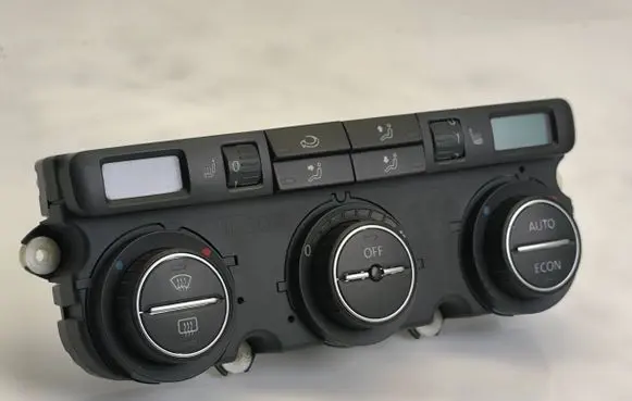 Volkswagen PASSAT B6 Climate control unit 74677512