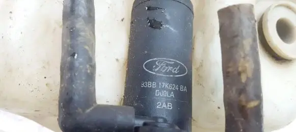 Ford Mondeo MK II Windscreen/windshield washer pump 93BB17K624BA