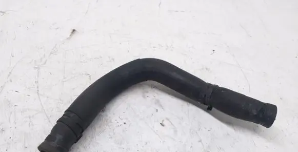 Volkswagen PASSAT B6 Engine coolant pipe/hose