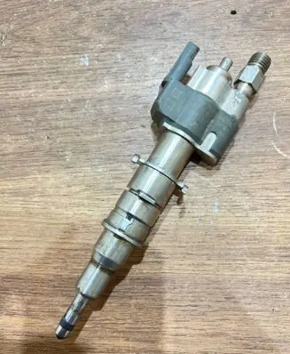 BMW 1 E81 E87 Fuel injector 7589048