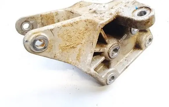 Hyundai Ioniq Engine mounting bracket