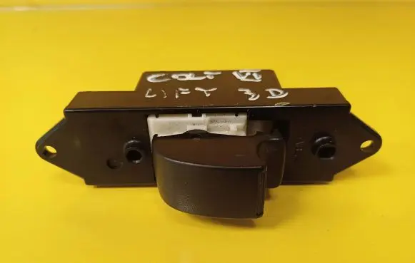 Mitsubishi Colt Electric window control switch MR587944