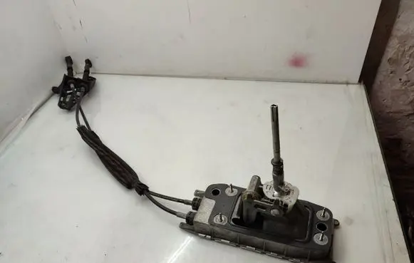 Volkswagen Touran II Gear shifter/selector 1T0711049BG 1T0711049