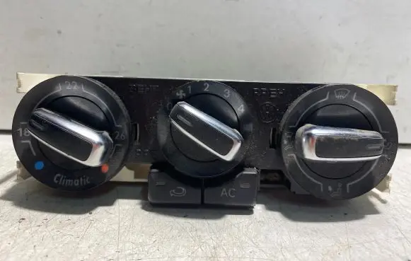 Volkswagen Polo V 6R Climate control unit 6R0820045J U5383003