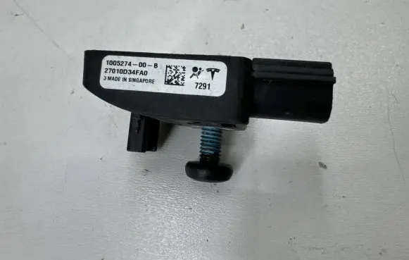 Tesla Model S Airbag deployment crash/impact sensor 100527400B 27010D34FA0