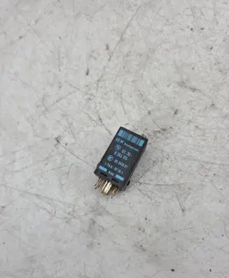BMW 5 E34 Other relay 61358364174 8364174 05393001