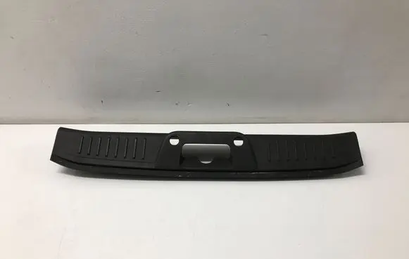 Trunk/boot sill cover protection