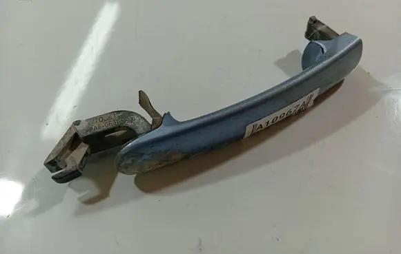 Volkswagen PASSAT B5 Front door exterior handle 3B0837207