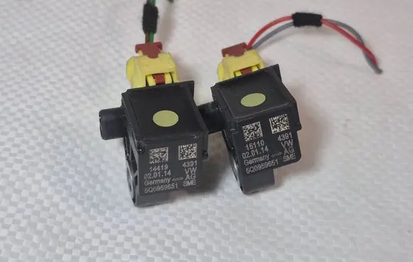 Volkswagen Golf VII Airbag deployment crash/impact sensor 5Q0959651 020114 4391