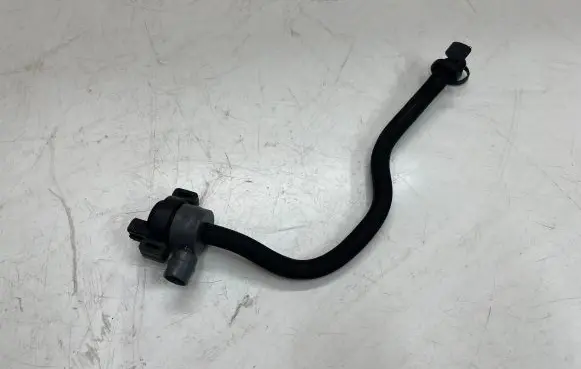BMW M5 F90 Breather/breather pipe/hose 7636149